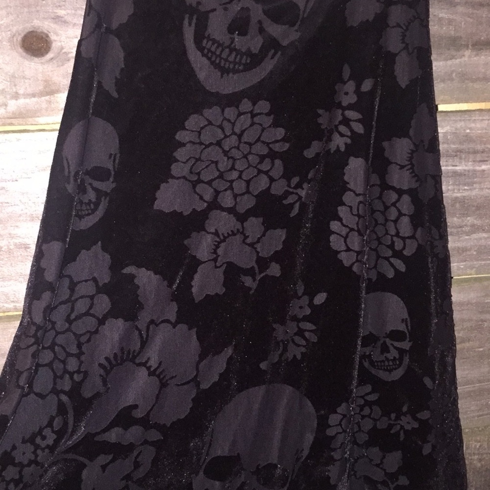 Zipper Razor back Velvet Skull Tank - Picture 2 of 3